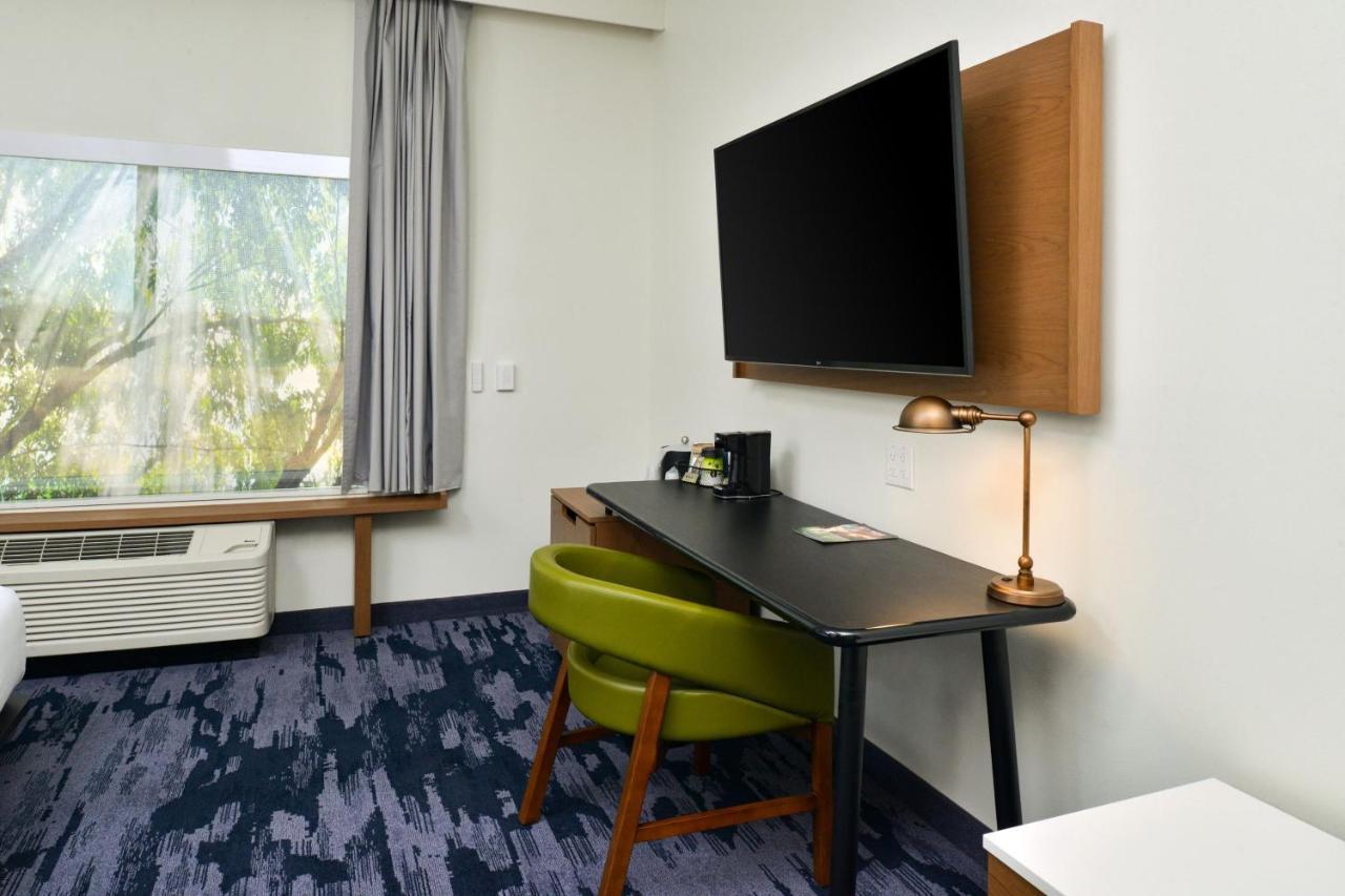 Fairfield Inn & Suites By Marriott Charlotte University Research Park Exterior photo