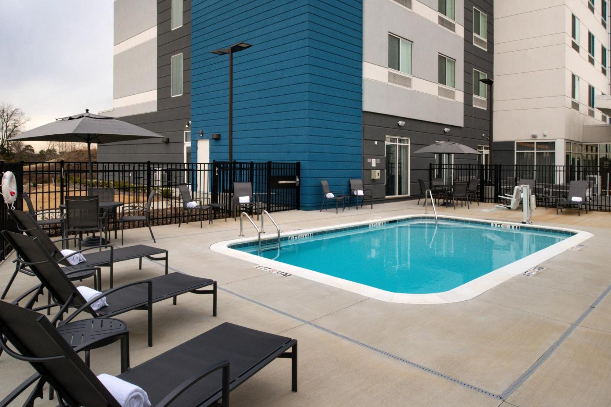 Fairfield Inn & Suites By Marriott Charlotte University Research Park Exterior photo