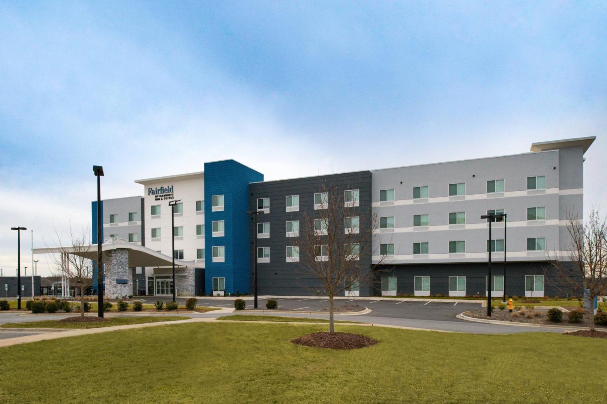 Fairfield Inn & Suites By Marriott Charlotte University Research Park Exterior photo